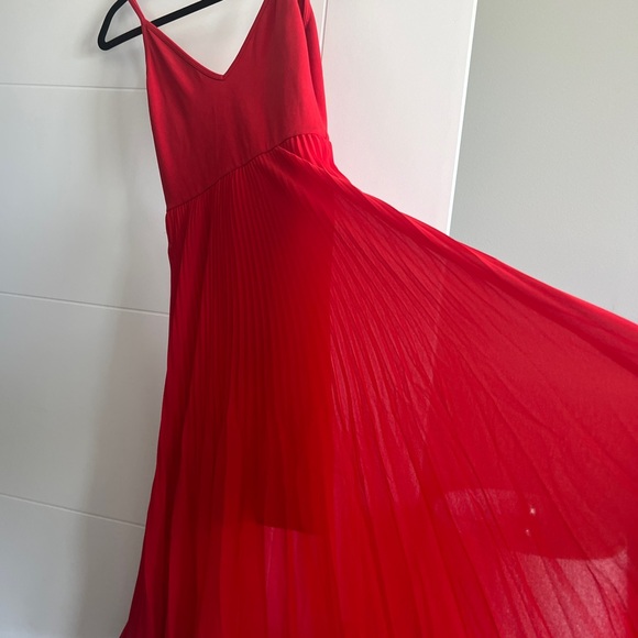 Aritzia WILFRED Daphnee RED Pleated Midi Dress XS, ballet style - Picture 5 of 8